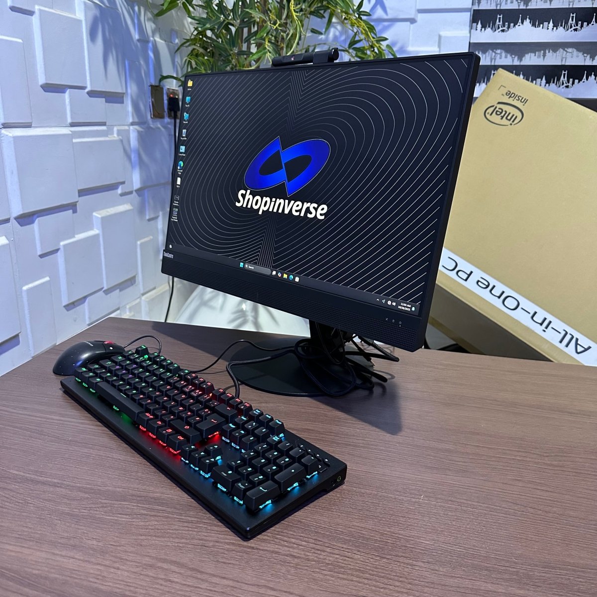 Lenovo ThinkCentre M920z All in One Desktop - 8th Gen. Intel Core i5 - 512GB SSD - 16GB RAM - Touchscreen