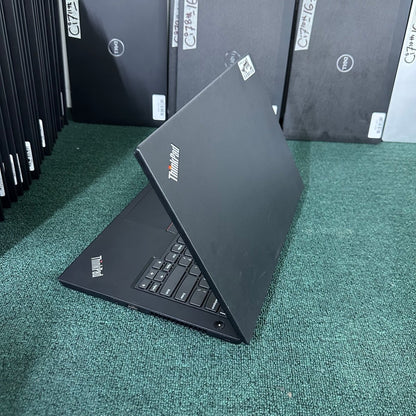 Lenovo ThinkPad L490 - 7th Gen. Intel Core i5 - 256GB SSD - 8GB RAM - Touchscreen