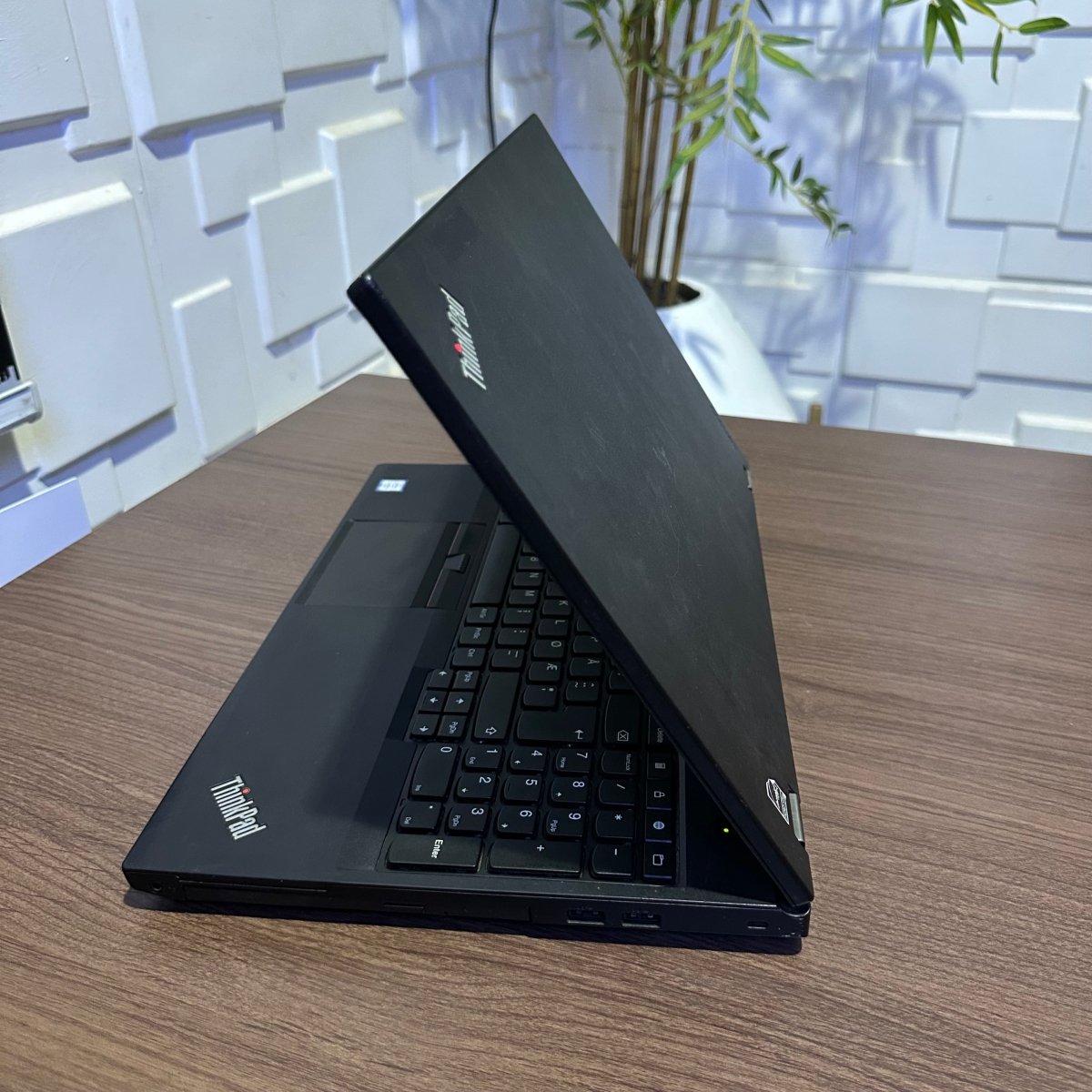 Lenovo ThinkPad LS560 - 6th Gen. Intel Core i5 - 1TB HDD - 8GB RAM