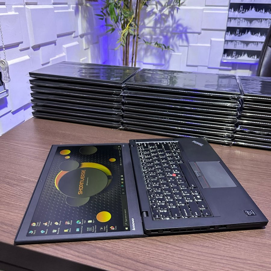 Lenovo Thinkpad T450 - Intel Core i5 - 256GB SSD - 8GB RAM - Touchscreen - (Minor body dent)