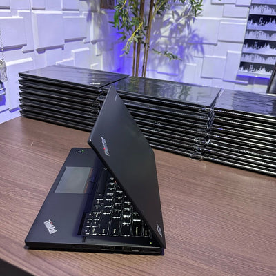 Lenovo Thinkpad T450 - Intel Core i5 - 256GB SSD - 8GB RAM - Touchscreen - (Minor body dent)