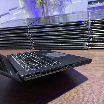 Lenovo Thinkpad T450 - Intel Core i5 - 256GB SSD - 8GB RAM - Touchscreen - (Minor body dent)