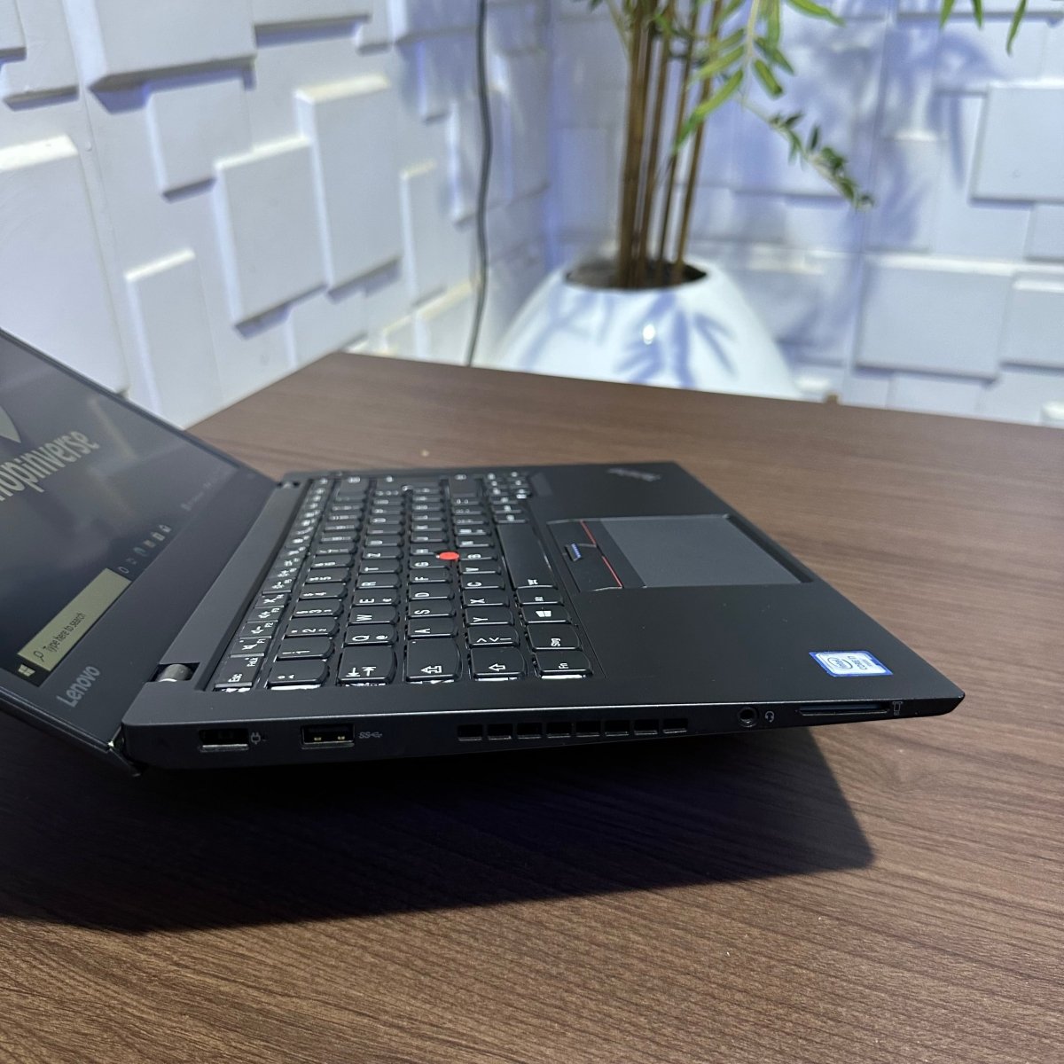 Lenovo ThinkPad T460s - 6th Gen. Intel Core i7 - 256GB SSD - 8GB RAM - Keyboard Light - 2 Batteries