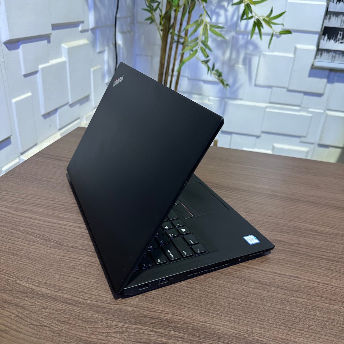 Lenovo ThinkPad T470s - 7th Gen. Intel Core i5 - 256GB SSD - 8GB RAM