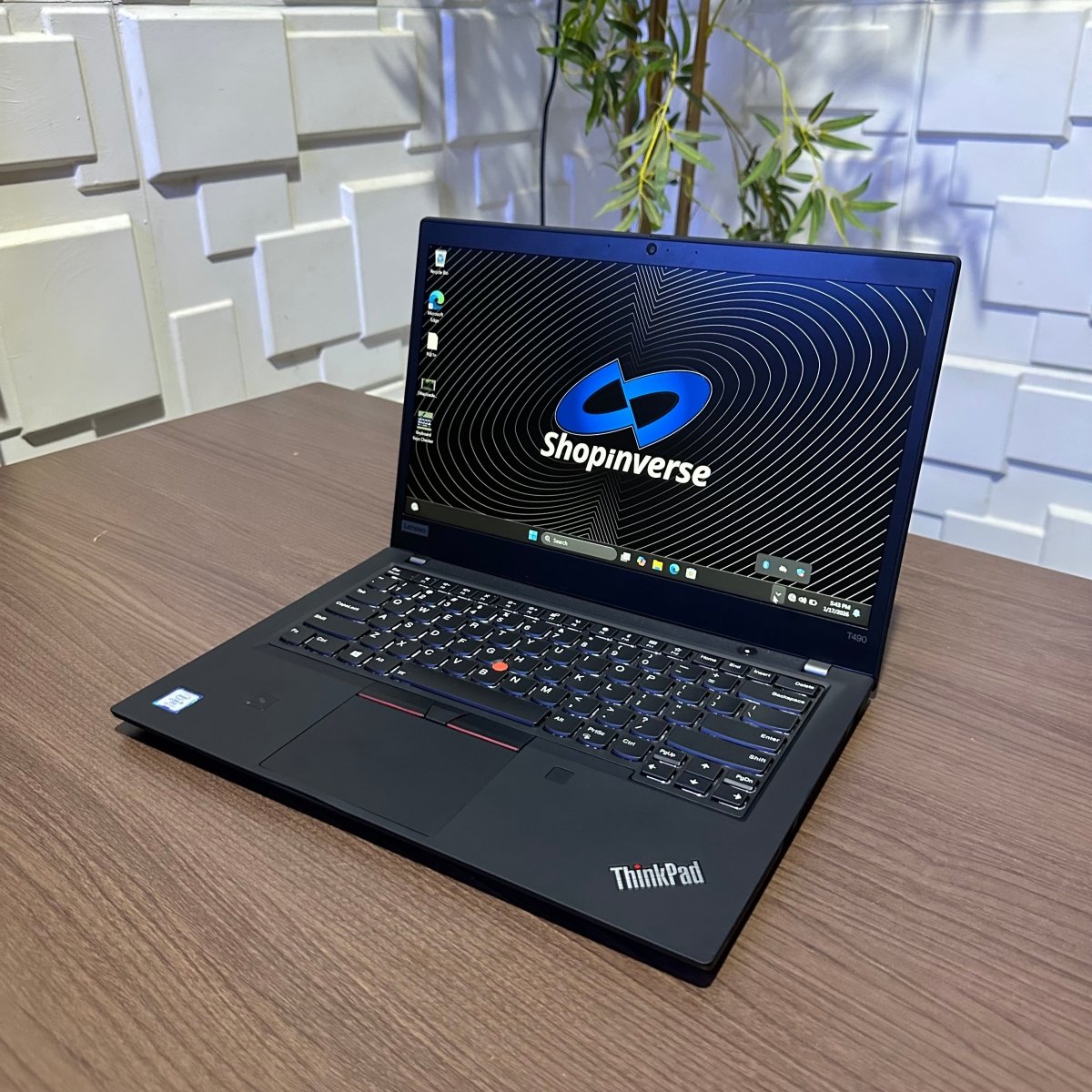 Lenovo ThinkPad T490 - 8th Gen. Intel Core i5 - 256GB SSD - 16GB RAM - Keyboard Light