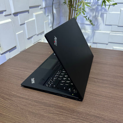 Lenovo ThinkPad X1 Carbon - 6th Gen. Intel Core i5 - 256GB SSD - 8GB RAM - Keyboard Light