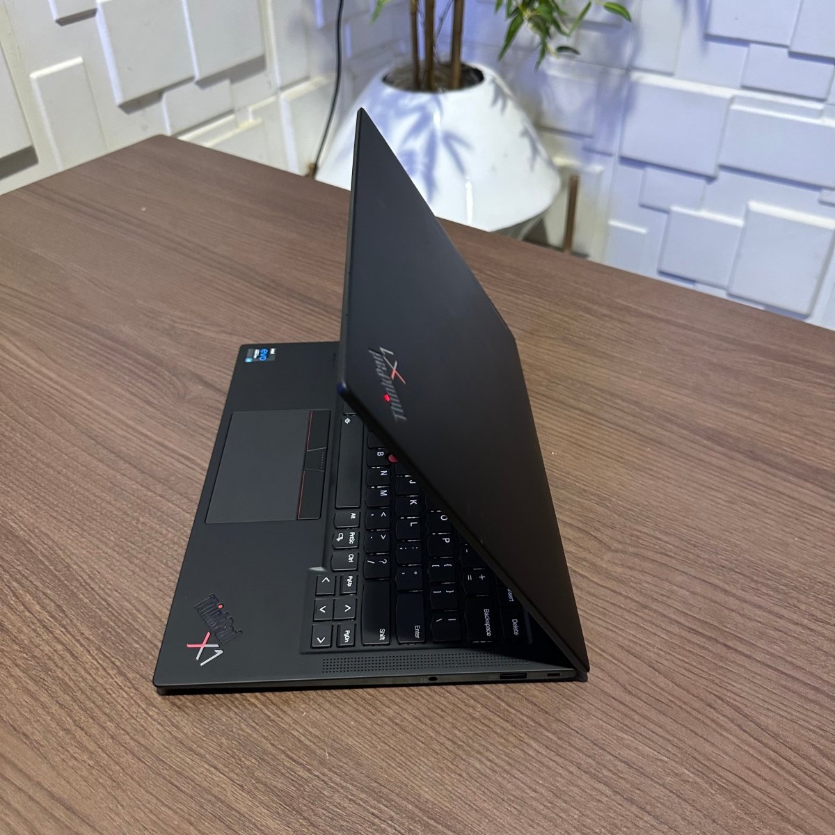 Lenovo ThinkPad X1 Carbon Gen 9 - 11th Gen Intel Core i5 - 256GB SSD - 32GB RAM - Keyboard Light