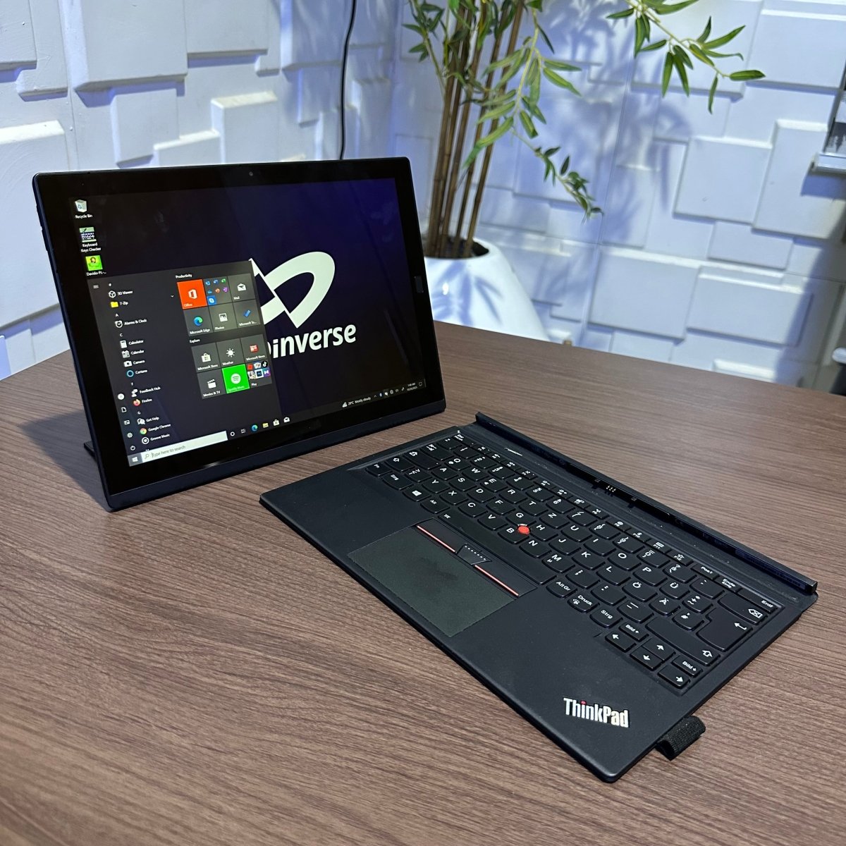Lenovo ThinkPad X1 Tablet - 7th Gen. Intel Core i5 - 256GB SSD - 8GB RAM - Keyboard Light - Touchscreen