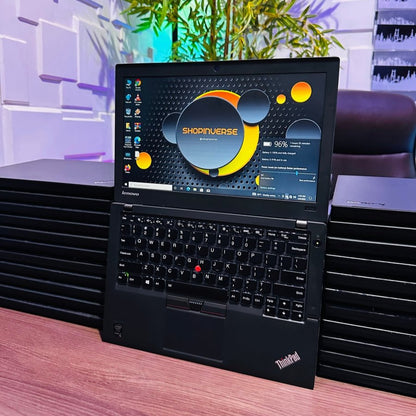 Lenovo ThinkPad X250 - Intel Core i5 - 256GB SSD - 8GB RAM - Keyboard Light - 2 Batteries - (Minor body crack)