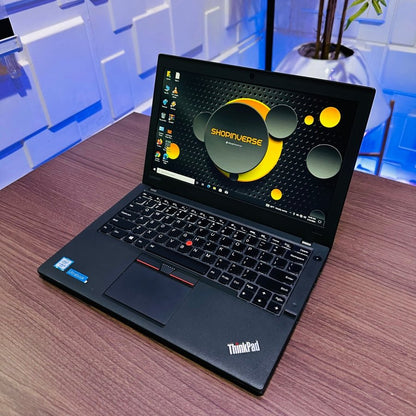 Lenovo ThinkPad X260 - 6th Gen. Intel Core i5 - 256GB SSD - 8GB RAM - Keyboard Light - 2 Batteries