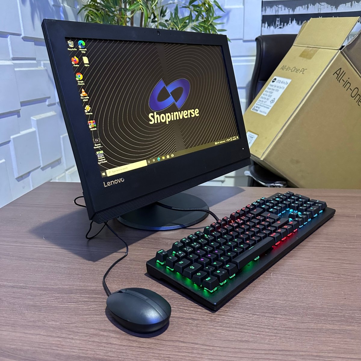 Lenovo V310z All - in - One - 7th Gen. Intel Core i7 - 1TB HDD - 8GB RAM