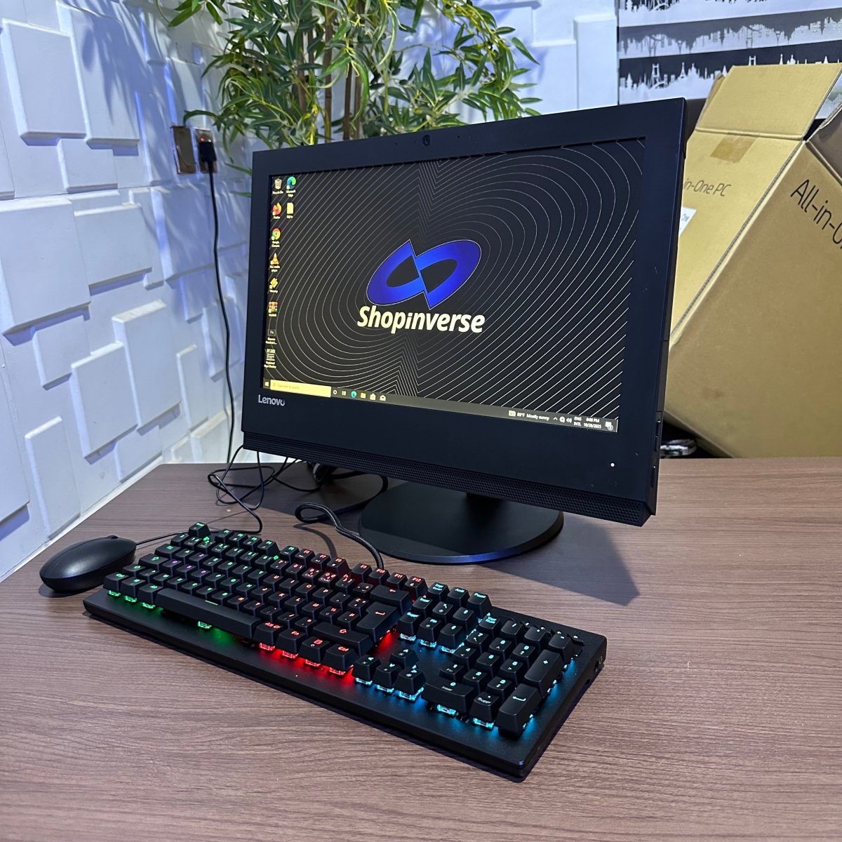 Lenovo V310z All - in - One - 7th Gen. Intel Core i7 - 1TB HDD - 8GB RAM