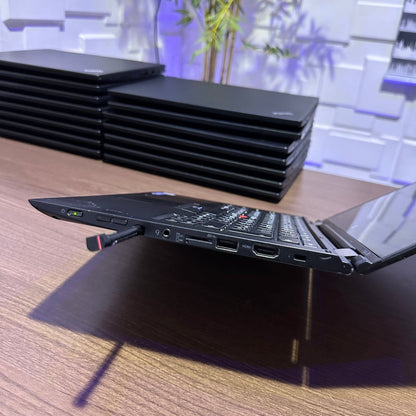 Lenovo Yoga 260 2 - in - 1 Laptop - 6th Gen. Intel Core i5 - 128GB SSD - 8GB RAM - Touchscreen - Keyboard Light