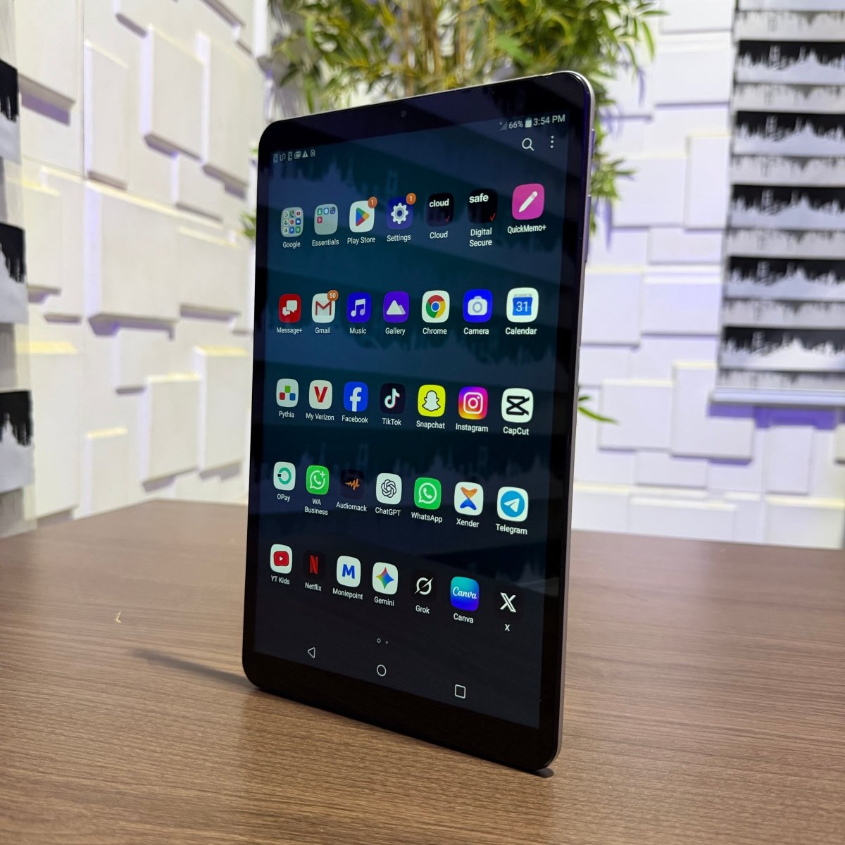 LG GPad 5 10.1 FHD | 4GB RAM | 32GB Storage | Wi - Fi + SIM