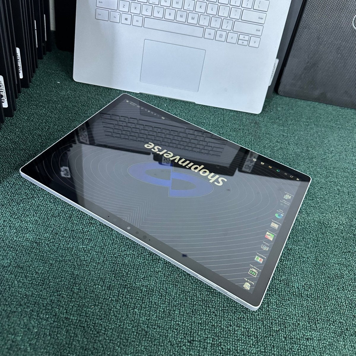 Microsoft Surface Book - 10th Gen. Intel Core i7 - 256GB SSD - 16GB RAM - 6GB Nvidia GeForce GTX - Keyboard Light