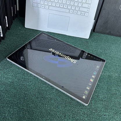 Microsoft Surface Book - 10th Gen. Intel Core i7 - 256GB SSD - 16GB RAM - 6GB Nvidia GeForce GTX - Keyboard Light