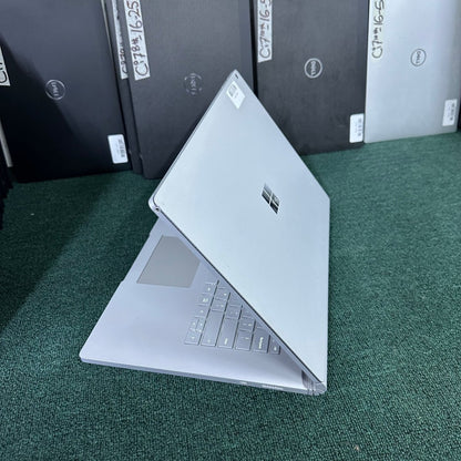 Microsoft Surface Book - 10th Gen. Intel Core i7 - 256GB SSD - 16GB RAM - 6GB Nvidia GeForce GTX - Keyboard Light