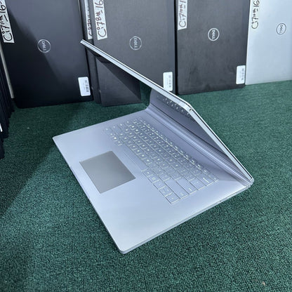 Microsoft Surface Book - 10th Gen. Intel Core i7 - 256GB SSD - 16GB RAM - 6GB Nvidia GeForce GTX - Keyboard Light