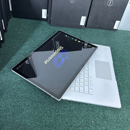 Microsoft Surface Book - 10th Gen. Intel Core i7 - 256GB SSD - 16GB RAM - 6GB Nvidia GeForce GTX - Keyboard Light