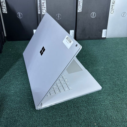 Microsoft Surface Book - 10th Gen. Intel Core i7 - 256GB SSD - 16GB RAM - 6GB Nvidia GeForce GTX - Keyboard Light