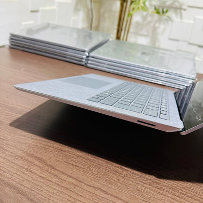 Microsoft Surface Laptop 3 - 10th Gen. Intel Core i5 - 256GB SSD - 8GB RAM - Keyboard Light - Touchscreen