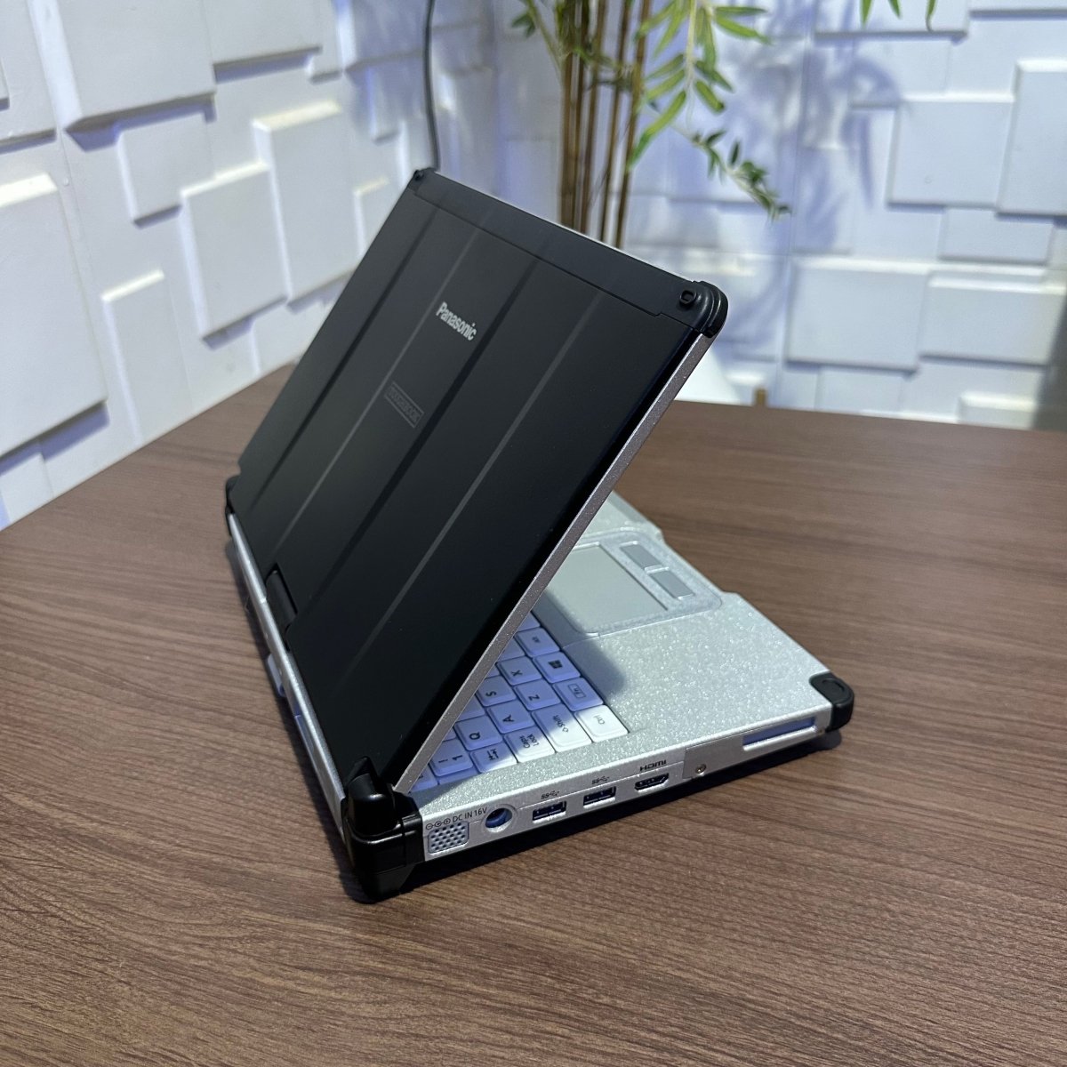 Pandemic Toughbook CF-C2 - Intel Core i5 - 500GB HDD - 8GB RAM