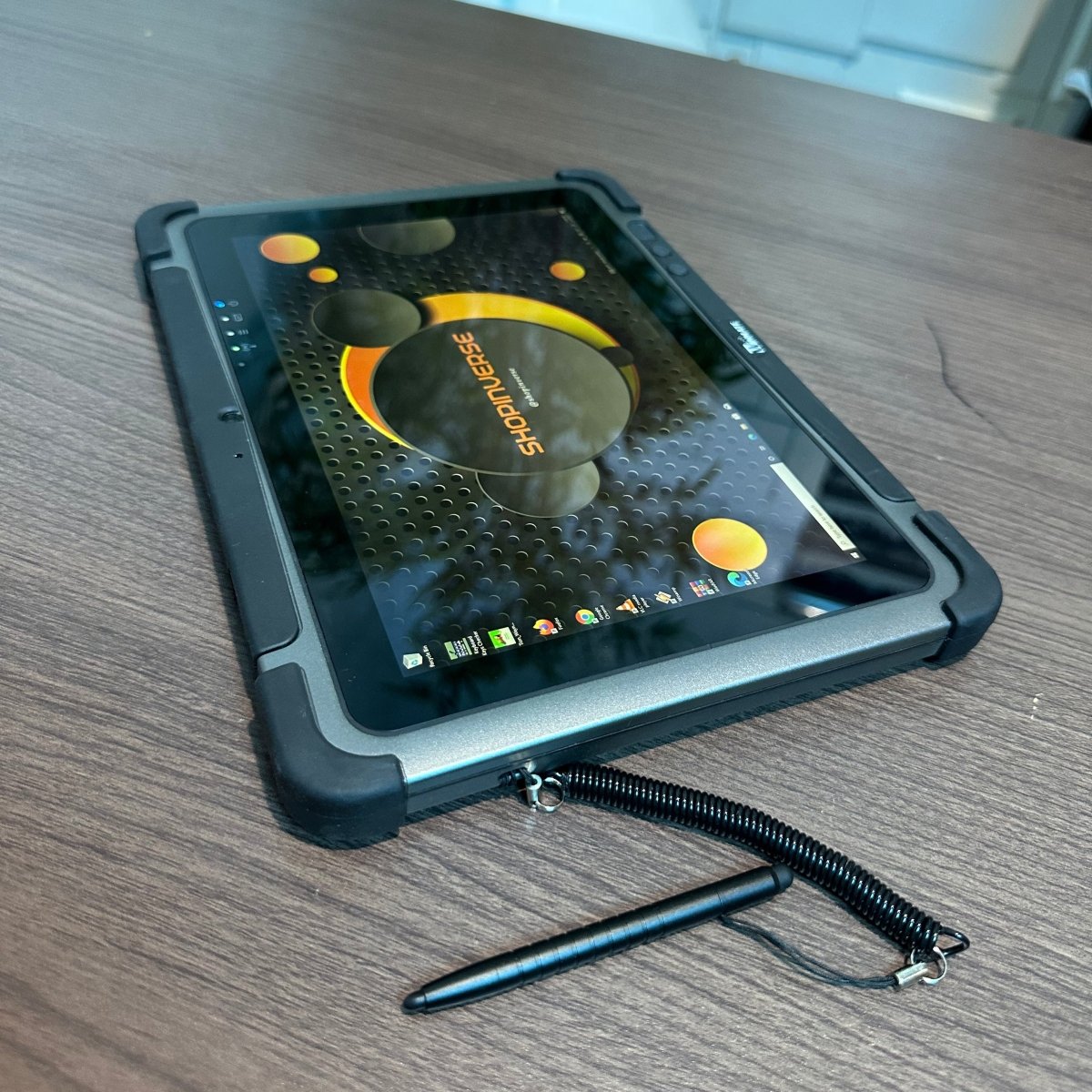 Winmate Rugged Tablet PC - Intel Celeron N2930 - 256GB SSD - 8GB RAM - Barcode Reader