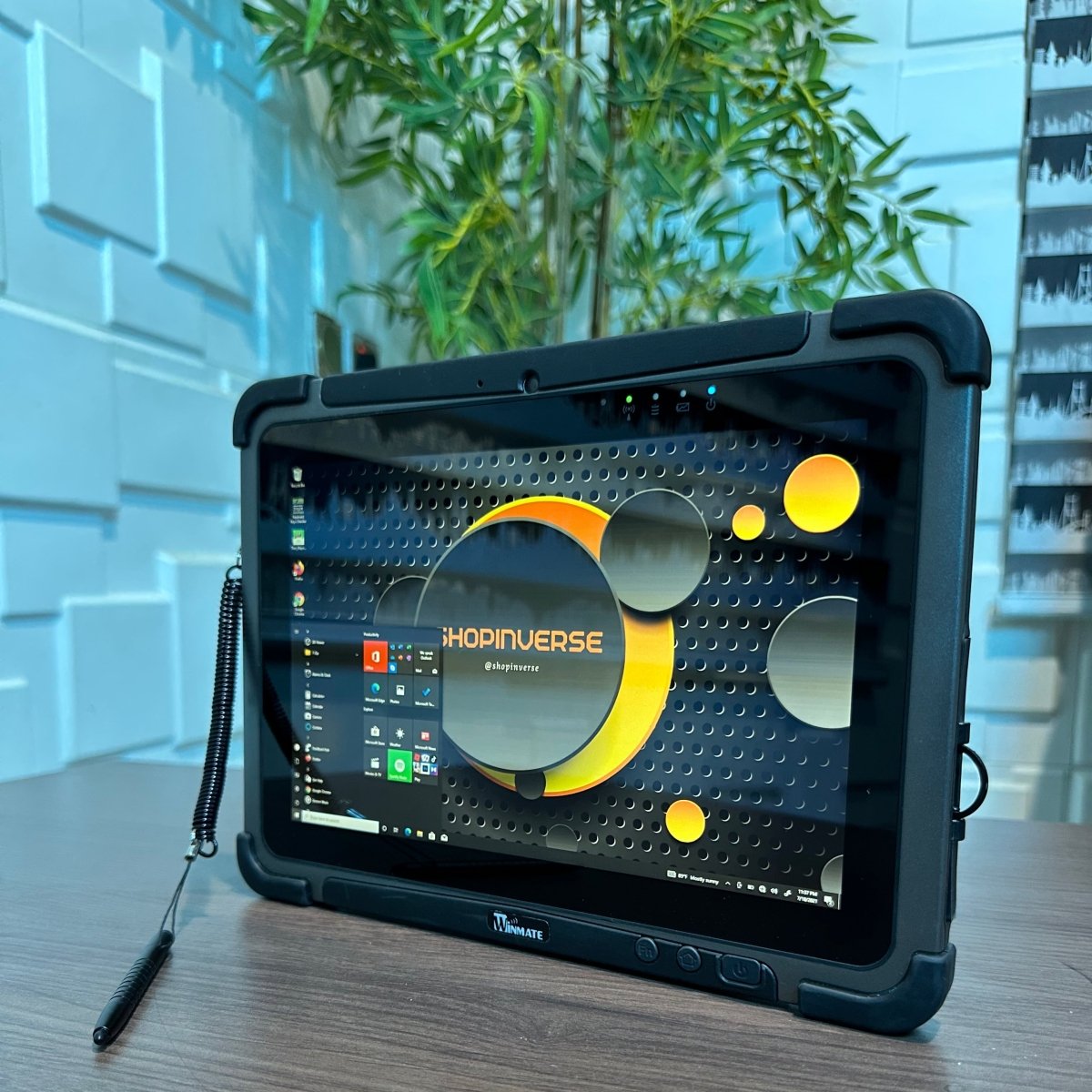 Winmate Rugged Tablet PC - Intel Celeron N2930 - 256GB SSD - 8GB RAM - Barcode Reader