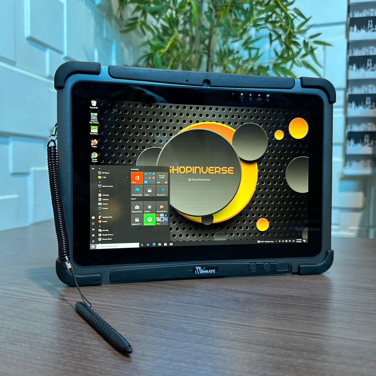 Winmate Rugged Tablet PC - Intel Celeron N2930 - 256GB SSD - 8GB RAM - Barcode Reader