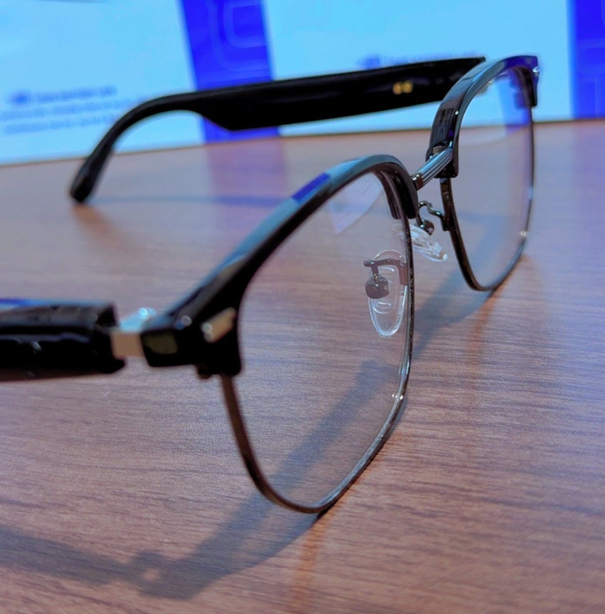 Y2 Smart Glasses